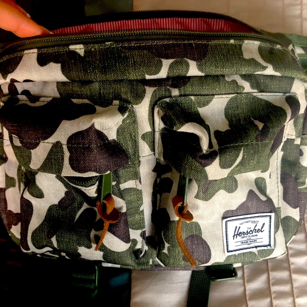 Herschel Camo Fanny pack